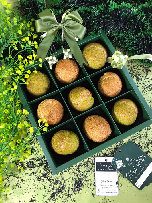 A green box containing nine choux au craquelin pastries, decorated with a green ribbon and a 'Selamat Hari Raya Idul Fitri' tag, reflecting a Ramadan theme.